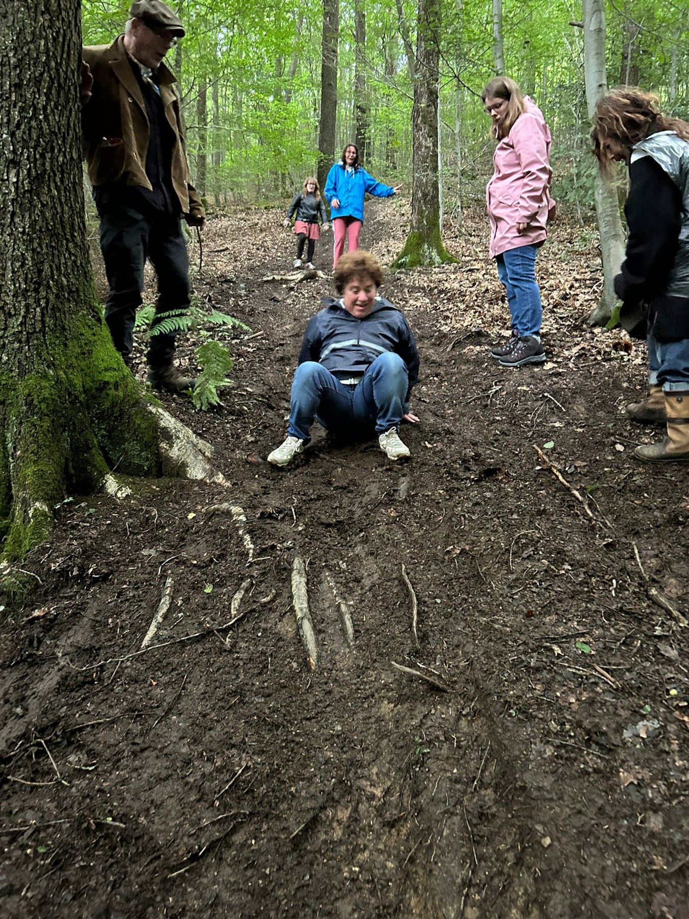 Samen op pad in het bos