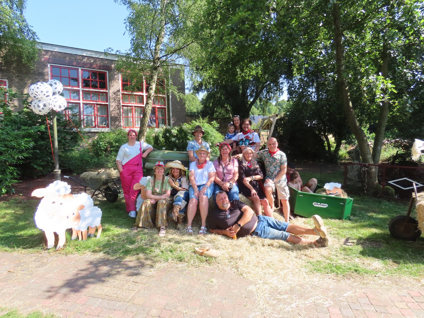 Samen op de foto in de tuin